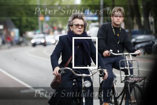 Amsterdam 25 mei 2019
Connie Palmen op de fiets in Amsterdam.