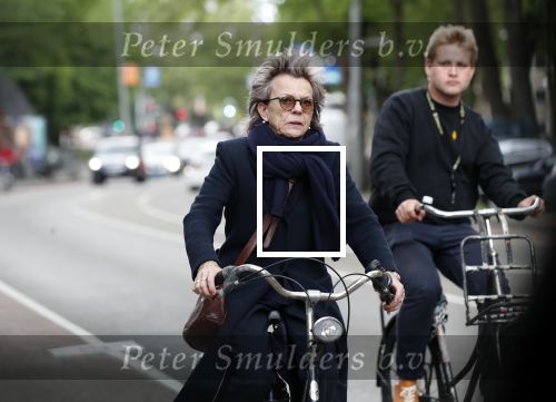 Amsterdam 25 mei 2019
Connie Palmen op de fiets in Amsterdam.