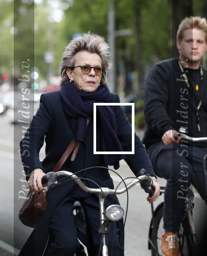 Amsterdam 25 mei 2019
Connie Palmen op de fiets in Amsterdam.