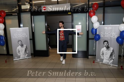 Schiphol  19 mei 2019
Vele fans wachten Duncan Laurence op nadat hij op schiphol is geland . De avond ervoor heeft hij het songfestival gewonnen in israel