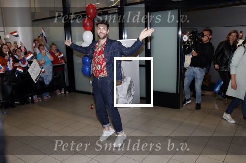 Schiphol  19 mei 2019
Vele fans wachten Duncan Laurence op nadat hij op schiphol is geland . De avond ervoor heeft hij het songfestival gewonnen in israel