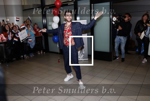 Schiphol  19 mei 2019
Vele fans wachten Duncan Laurence op nadat hij op schiphol is geland . De avond ervoor heeft hij het songfestival gewonnen in israel