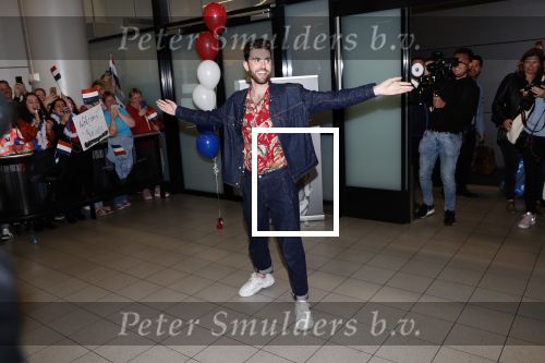 Schiphol  19 mei 2019
Vele fans wachten Duncan Laurence op nadat hij op schiphol is geland . De avond ervoor heeft hij het songfestival gewonnen in israel