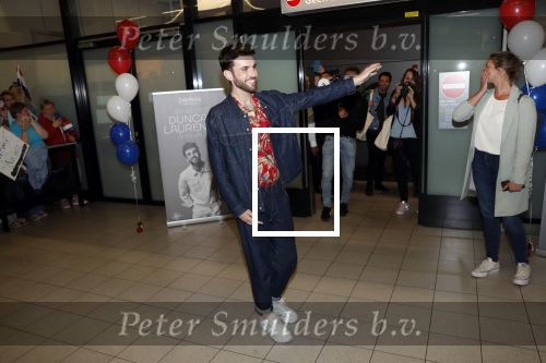 Schiphol  19 mei 2019
Vele fans wachten Duncan Laurence op nadat hij op schiphol is geland . De avond ervoor heeft hij het songfestival gewonnen in israel