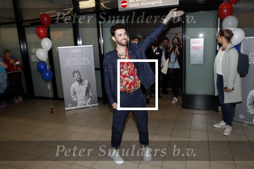 Schiphol  19 mei 2019
Vele fans wachten Duncan Laurence op nadat hij op schiphol is geland . De avond ervoor heeft hij het songfestival gewonnen in israel