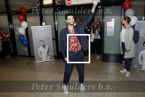 Schiphol  19 mei 2019
Vele fans wachten Duncan Laurence op nadat hij op schiphol is geland . De avond ervoor heeft hij het songfestival gewonnen in israel
