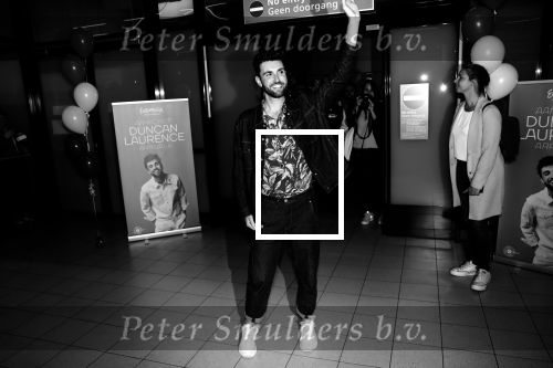 Schiphol  19 mei 2019
Vele fans wachten Duncan Laurence op nadat hij op schiphol is geland . De avond ervoor heeft hij het songfestival gewonnen in israel
