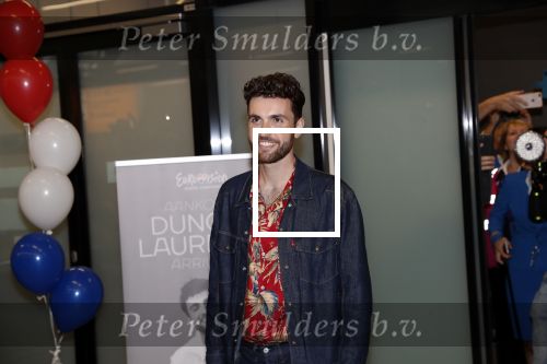 Schiphol  19 mei 2019
Vele fans wachten Duncan Laurence op nadat hij op schiphol is geland . De avond ervoor heeft hij het songfestival gewonnen in israel