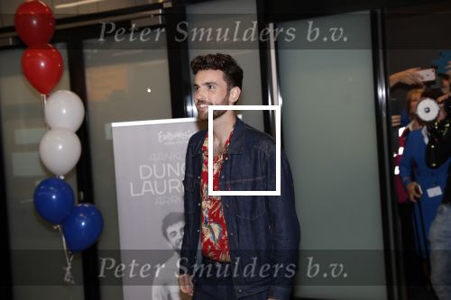 Schiphol  19 mei 2019
Vele fans wachten Duncan Laurence op nadat hij op schiphol is geland . De avond ervoor heeft hij het songfestival gewonnen in israel