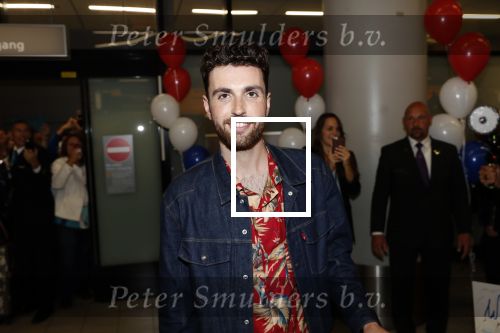 Schiphol  19 mei 2019
Vele fans wachten Duncan Laurence op nadat hij op schiphol is geland . De avond ervoor heeft hij het songfestival gewonnen in israel
