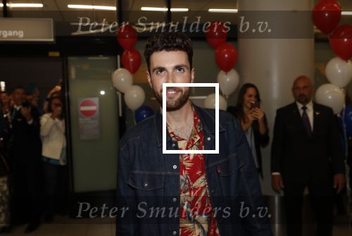 Schiphol  19 mei 2019
Vele fans wachten Duncan Laurence op nadat hij op schiphol is geland . De avond ervoor heeft hij het songfestival gewonnen in israel