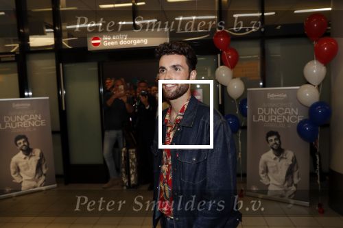 Schiphol  19 mei 2019
Vele fans wachten Duncan Laurence op nadat hij op schiphol is geland . De avond ervoor heeft hij het songfestival gewonnen in israel