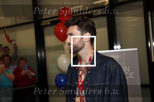Schiphol  19 mei 2019
Vele fans wachten Duncan Laurence op nadat hij op schiphol is geland . De avond ervoor heeft hij het songfestival gewonnen in israel