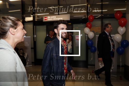 Schiphol  19 mei 2019
Vele fans wachten Duncan Laurence op nadat hij op schiphol is geland . De avond ervoor heeft hij het songfestival gewonnen in israel
