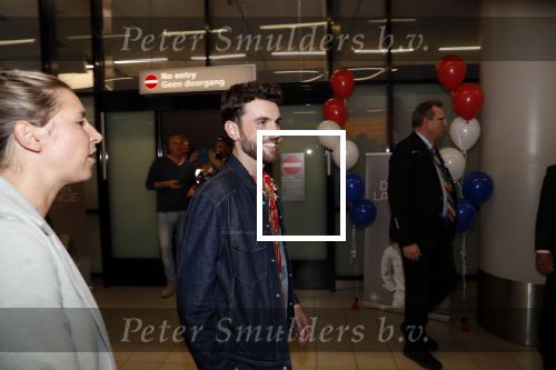 Schiphol  19 mei 2019
Vele fans wachten Duncan Laurence op nadat hij op schiphol is geland . De avond ervoor heeft hij het songfestival gewonnen in israel