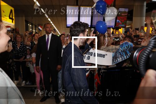 Schiphol  19 mei 2019
Vele fans wachten Duncan Laurence op nadat hij op schiphol is geland . De avond ervoor heeft hij het songfestival gewonnen in israel