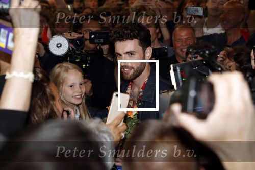 Schiphol  19 mei 2019
Vele fans wachten Duncan Laurence op nadat hij op schiphol is geland . De avond ervoor heeft hij het songfestival gewonnen in israel