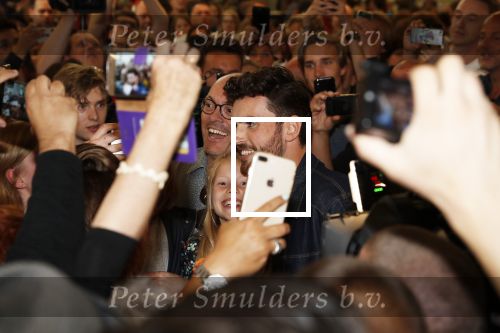 Schiphol  19 mei 2019
Vele fans wachten Duncan Laurence op nadat hij op schiphol is geland . De avond ervoor heeft hij het songfestival gewonnen in israel