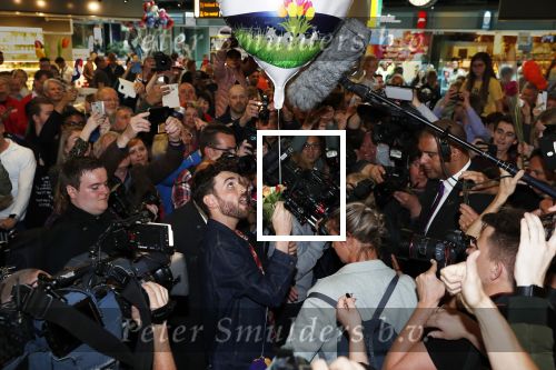 Schiphol  19 mei 2019
Vele fans wachten Duncan Laurence op nadat hij op schiphol is geland . De avond ervoor heeft hij het songfestival gewonnen in israel