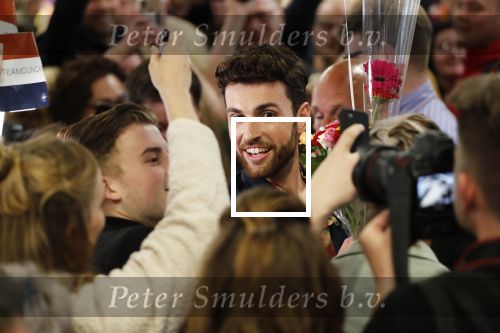 Schiphol  19 mei 2019
Vele fans wachten Duncan Laurence op nadat hij op schiphol is geland . De avond ervoor heeft hij het songfestival gewonnen in israel