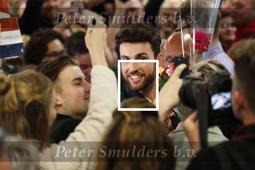 Schiphol  19 mei 2019
Vele fans wachten Duncan Laurence op nadat hij op schiphol is geland . De avond ervoor heeft hij het songfestival gewonnen in israel