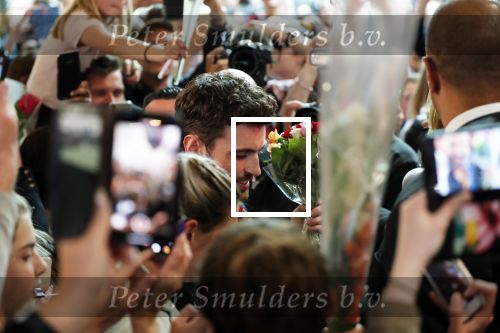 Schiphol  19 mei 2019
Vele fans wachten Duncan Laurence op nadat hij op schiphol is geland . De avond ervoor heeft hij het songfestival gewonnen in israel