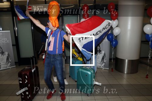 Schiphol  19 mei 2019
Vele fans wachten Duncan Laurence op nadat hij op schiphol is geland . De avond ervoor heeft hij het songfestival gewonnen in israel