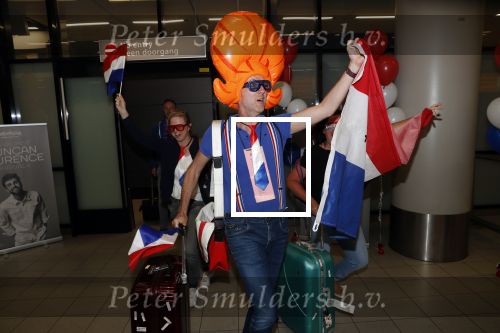 Schiphol  19 mei 2019
Vele fans wachten Duncan Laurence op nadat hij op schiphol is geland . De avond ervoor heeft hij het songfestival gewonnen in israel