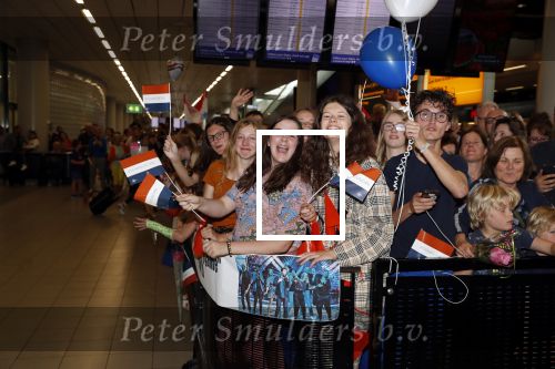 Schiphol  19 mei 2019
Vele fans wachten Duncan Laurence op nadat hij op schiphol is geland . De avond ervoor heeft hij het songfestival gewonnen in israel