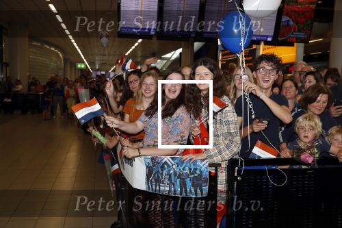 Schiphol  19 mei 2019
Vele fans wachten Duncan Laurence op nadat hij op schiphol is geland . De avond ervoor heeft hij het songfestival gewonnen in israel