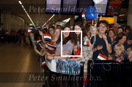 Schiphol  19 mei 2019
Vele fans wachten Duncan Laurence op nadat hij op schiphol is geland . De avond ervoor heeft hij het songfestival gewonnen in israel