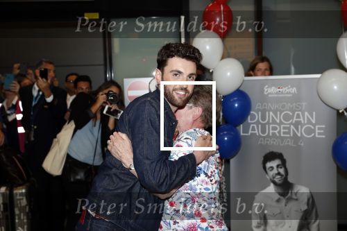 Schiphol  19 mei 2019
Vele fans wachten Duncan Laurence op nadat hij op schiphol is geland . De avond ervoor heeft hij het songfestival gewonnen in israel. Duncan met zijn oma