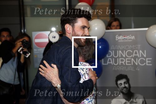 Schiphol  19 mei 2019
Vele fans wachten Duncan Laurence op nadat hij op schiphol is geland . De avond ervoor heeft hij het songfestival gewonnen in israel. Duncan met zijn oma