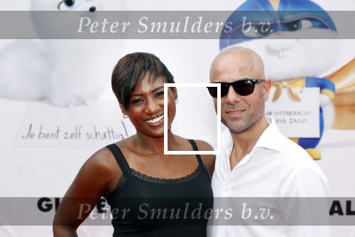 Amsterdam 2 juni 2019
Premiere huisdiergeheimen 2 in pathe arena. Edsilia Rombley met haar man Tjeerd Oosterhuis hun dochters en haar moeder