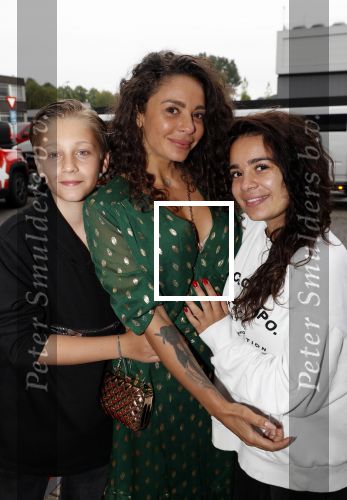 Amsterdam 21 mei 2019
Presentatie boek Alex Maas uitgegeven door Fajah Lourens. fajah haar zoon en dochter zijn ook aanwezig