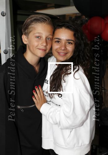 Amsterdam 21 mei 2019
Presentatie boek Alex Maas uitgegeven door Fajah Lourens. fajah haar zoon en dochter zijn ook aanwezig