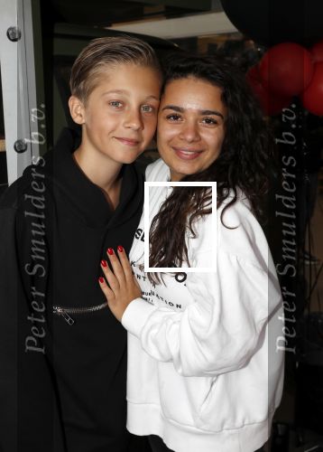 Amsterdam 21 mei 2019
Presentatie boek Alex Maas uitgegeven door Fajah Lourens. fajah haar zoon en dochter zijn ook aanwezig
