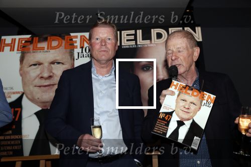Amsterdam 29 mei 2019
10 jaar magazine Helden geporesnteerd bij Gassan Diamonds.
Frits en Barbara Barend praten met inge de Bruijn Ronald Koeman en Giovanni Bronkhorst.