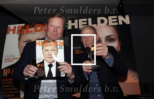 Amsterdam 29 mei 2019
10 jaar magazine Helden geporesnteerd bij Gassan Diamonds.
Frits en Barbara Barend praten met inge de Bruijn Ronald Koeman en Giovanni Bronkhorst.