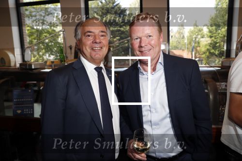 Amsterdam 29 mei 2019
10 jaar magazine Helden geporesnteerd bij Gassan Diamonds.
Frits en Barbara Barend praten met inge de Bruijn Ronald Koeman en Giovanni Bronkhorst. Benno Leeser en Ronald Koeman