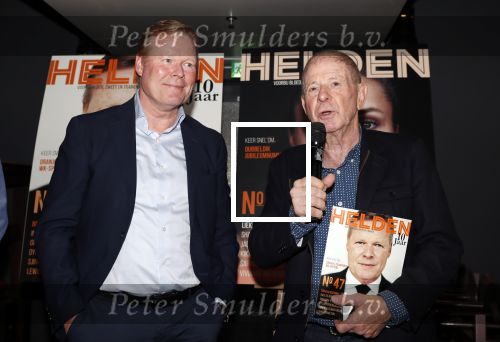Amsterdam 29 mei 2019
10 jaar magazine Helden geporesnteerd bij Gassan Diamonds.
Frits en Barbara Barend praten met inge de Bruijn Ronald Koeman en Giovanni Bronkhorst.