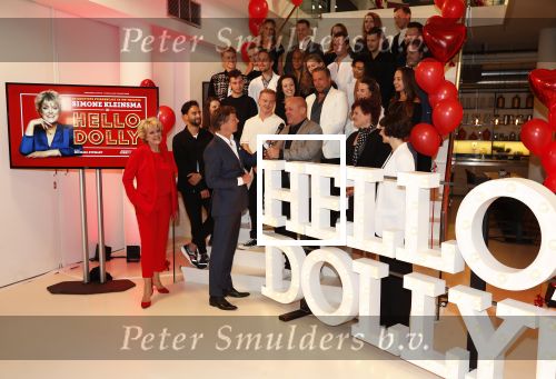 Amsterdam 21 mei 2019
iris v d Ende presnteert met haar bedrijf medialane de cast van hello Dolly met oa Simone Kleinsman Paul de Leeuw Freek Bartels Jorgen Raymann en Marjolein Touw.. Frits Sissing