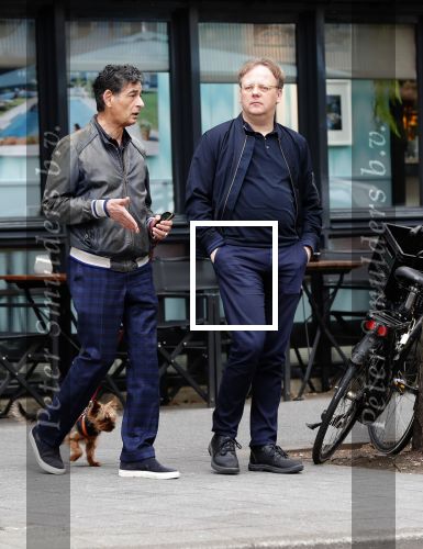 Amsterdam 25 mei 2019
Gerard Spong met partner en hun hondje op de beethovenstraat. Ze rijden in hun Rolls Royce.