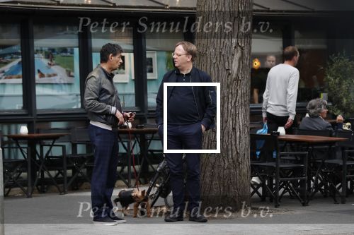 Amsterdam 25 mei 2019
Gerard Spong met partner en hun hondje op de beethovenstraat. Ze rijden in hun Rolls Royce.
