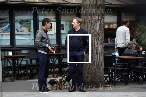 Amsterdam 25 mei 2019
Gerard Spong met partner en hun hondje op de beethovenstraat. Ze rijden in hun Rolls Royce.