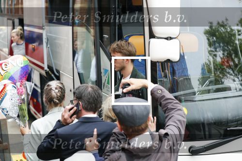 Amsterdam 19 mei 2019
Duncan laurence en zijn vriend Gerco Derksen  komen met bus aan bij westergasfabriek voor programma Jeroen Pauw.