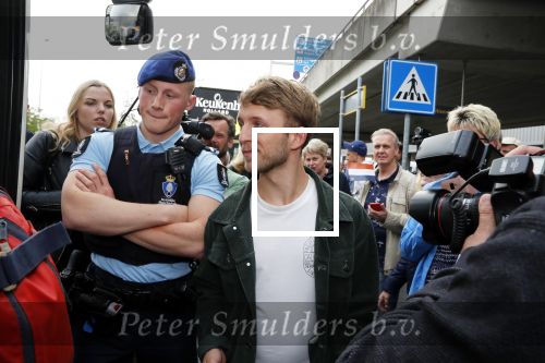 Schiphol  19 mei 2019
Vele fans wachten Duncan Laurence op nadat hij op schiphol is geland . De avond ervoor heeft hij het songfestival gewonnen in israel