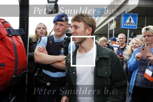 Schiphol  19 mei 2019
Vele fans wachten Duncan Laurence op nadat hij op schiphol is geland . De avond ervoor heeft hij het songfestival gewonnen in israel