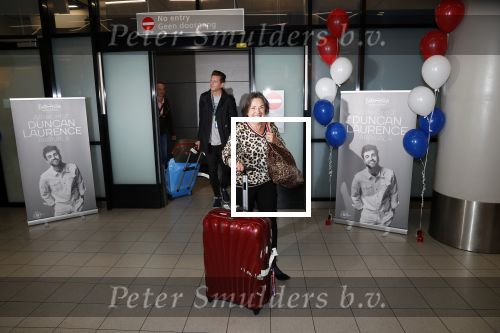 Schiphol  19 mei 2019
Vele fans wachten Duncan Laurence op nadat hij op schiphol is geland . De avond ervoor heeft hij het songfestival gewonnen in israel. Gerdi Verbeet