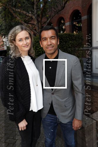 Amsterdam 29 mei 2019
10 jaar magazine Helden geporesnteerd bij Gassan Diamonds.
Frits en Barbara Barend praten met inge de Bruijn Ronald Koeman en Giovanni Bronkhorst. Giovanni kwam met zijn vrouiw zoon en vader en moeder